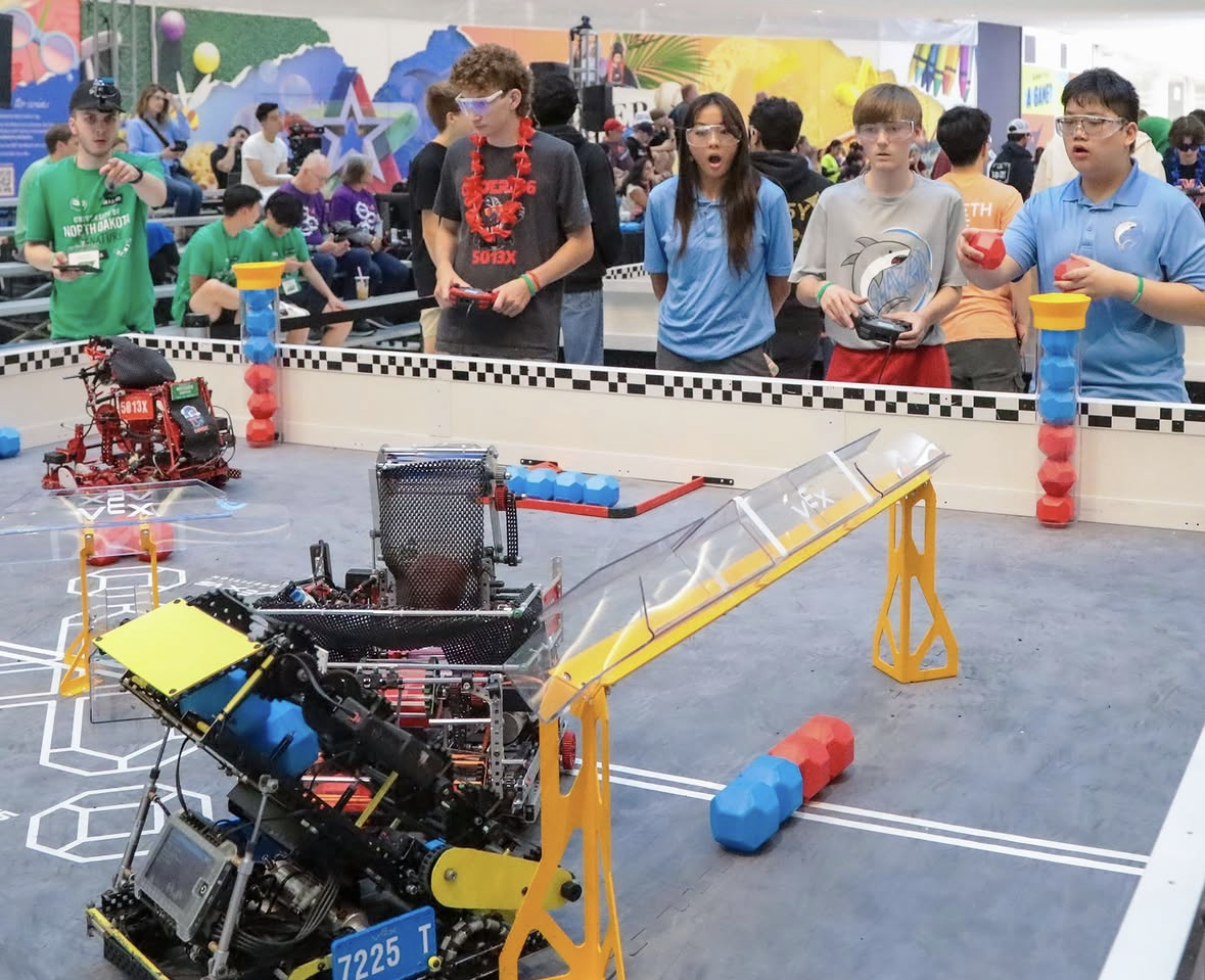 Two V5RC teams competing in an competition match.